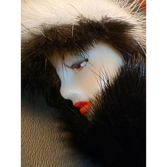 Vintage Mink Fur & Porcelain Face Brooch‎ Pin With White & Black Fur Accent - Picture 2 of 6